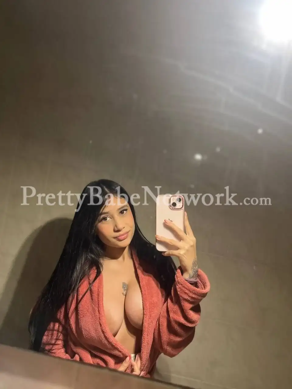 Exclusive Noida Female Escort Garvita for Sensuous Dating and Sex Meets